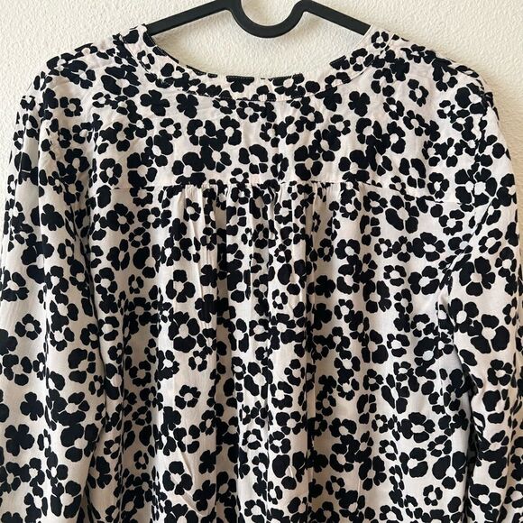 Ann Taylor LOFT Size Medium Long Sleeve Blouse quarter button up floral - Picture 3 of 9